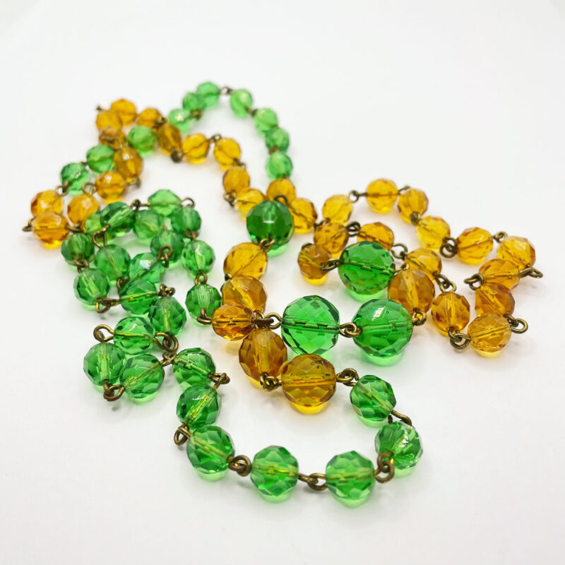 Collana da portare lunga e a doppio giro, con cristalli di boemia vintage color verde e ambra