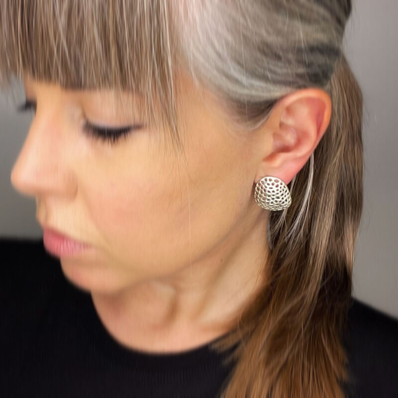 orecchini piccoli in argento traforato