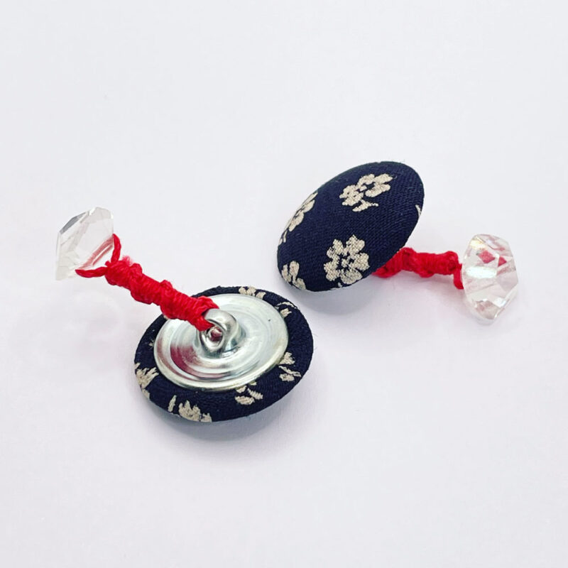 Gemelli realizzati con bottoni e cravatte vintage