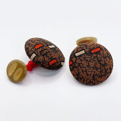 Gemelli realizzati con bottoni e cravatte vintage
